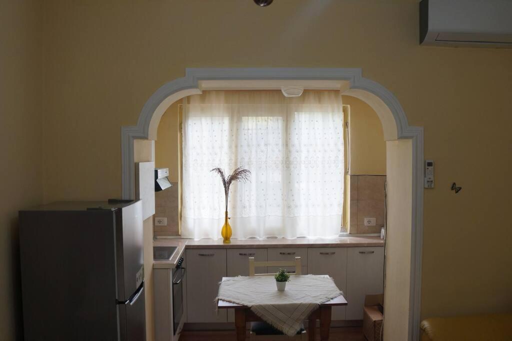Alle'S M Shyri Studio Apartment Tirana Exterior foto