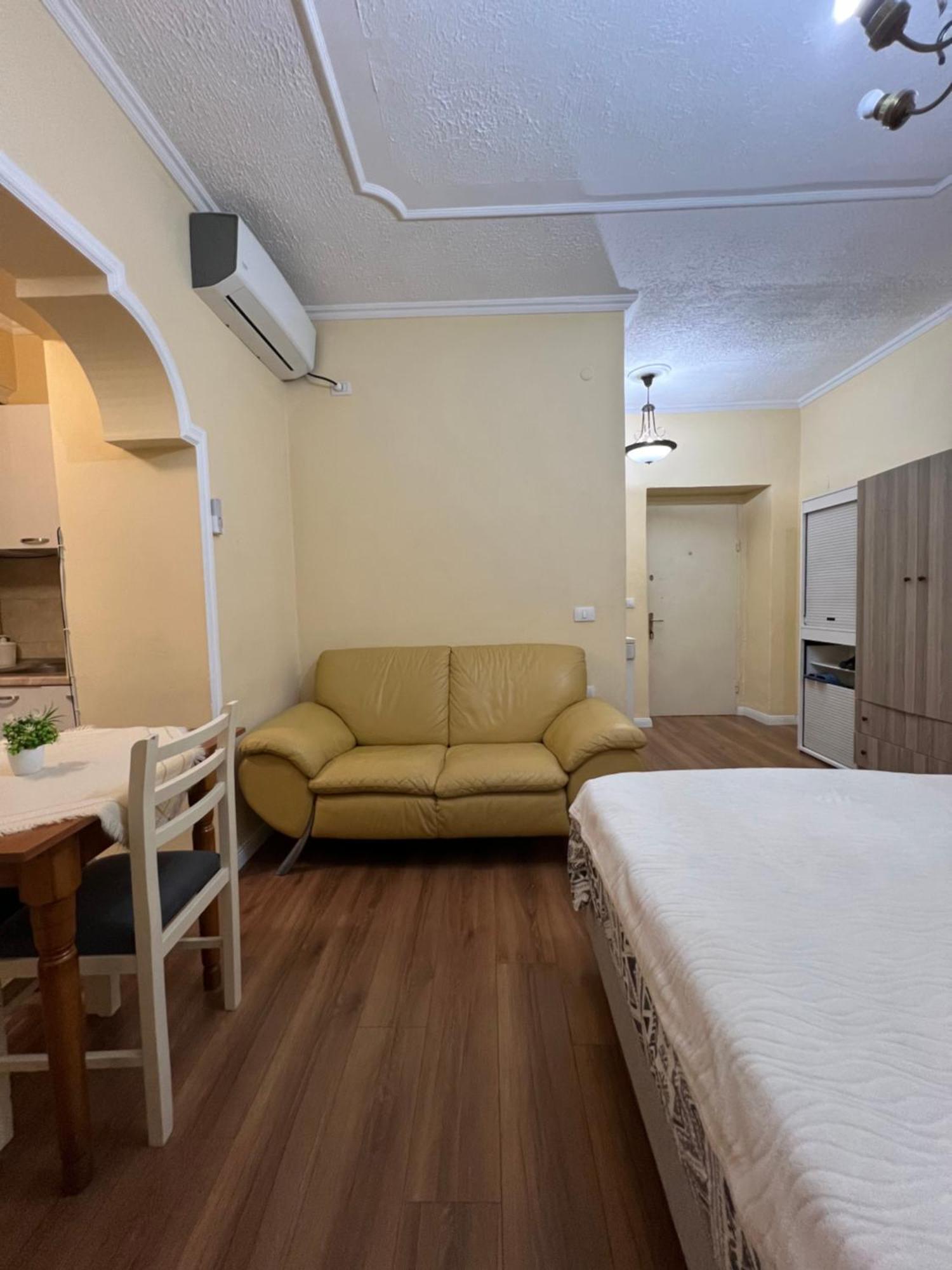 Alle'S M Shyri Studio Apartment Tirana Exterior foto