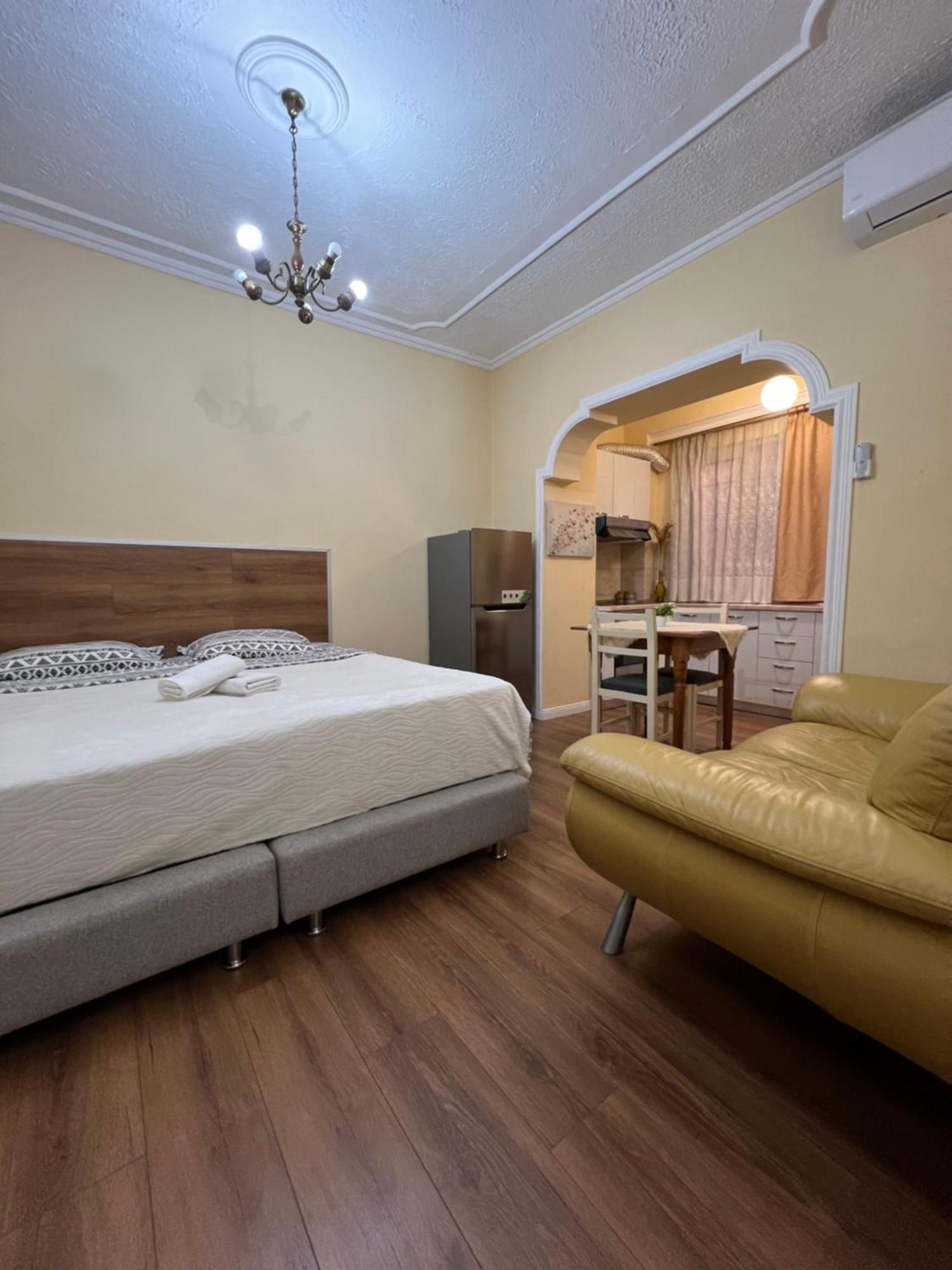 Alle'S M Shyri Studio Apartment Tirana Exterior foto